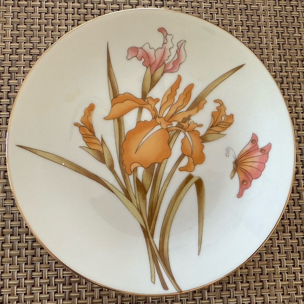 Gorgeous delicate porcelain decorative gold trim Japanese butterfly lily plate